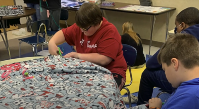 Duncanville Middle School Students gift blankets to United Way of West Alabama