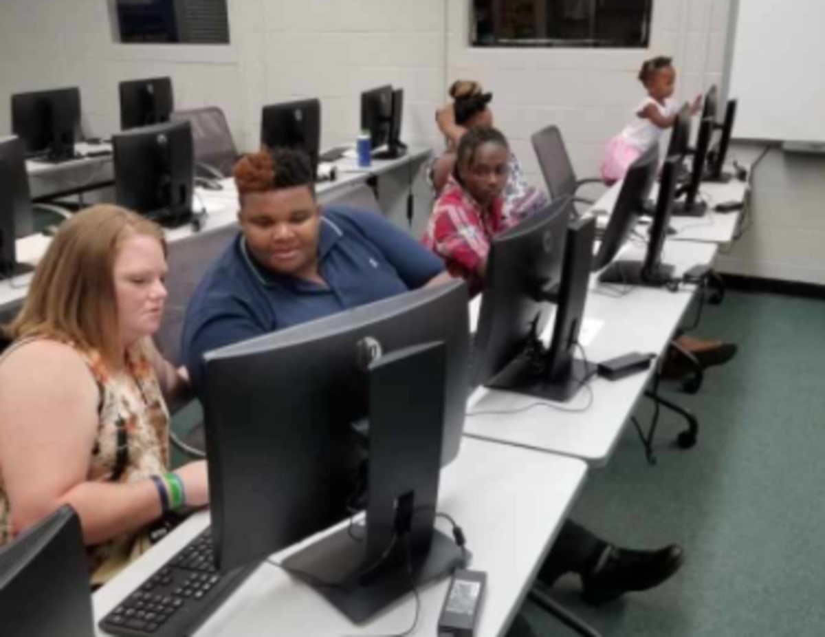 Job applicants invited to hiring event in Moundville